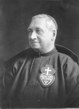 Portrait of Laurence Carr